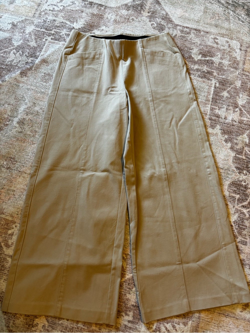 Women’s Old Navy, Wide Leg Cropped dress pants in Taupe